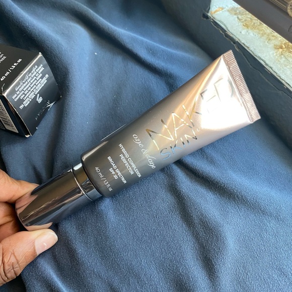 Urban Decay Complexion Perfector (Tinted moisturizer spf) - Picture 2 of 9